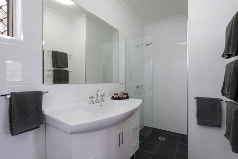 Cadman Motor Inn & Apartments - Accommodation Bookings 5