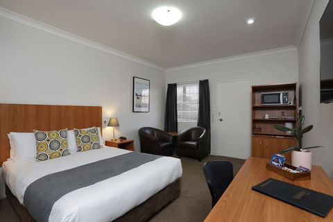 Cadman Motor Inn & Apartments - Accommodation Bookings 2