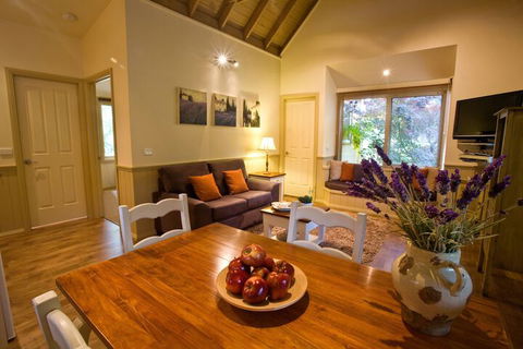 Autumn Abode Cottages Two - Accommodation Bookings 6