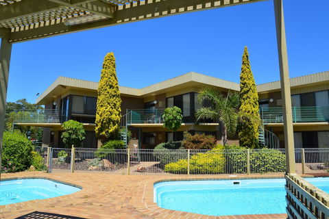 Emmanuel Holiday Apartments - Accommodation Bookings 2