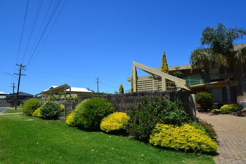 Emmanuel Holiday Apartments - Accommodation Bookings 0
