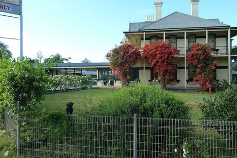 Airlie House Motor Inn - Accommodation Bookings 2
