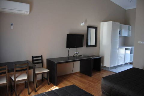 Airlie House Motor Inn - Accommodation Bookings 5