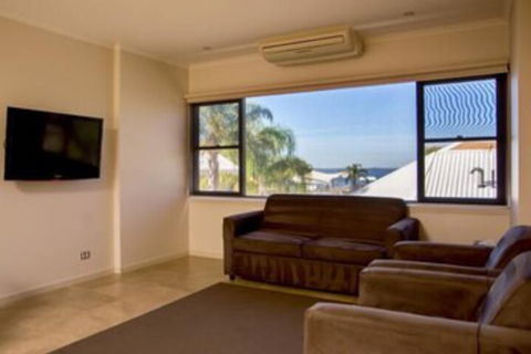 Lake Edge Resort - Accommodation Bookings 6