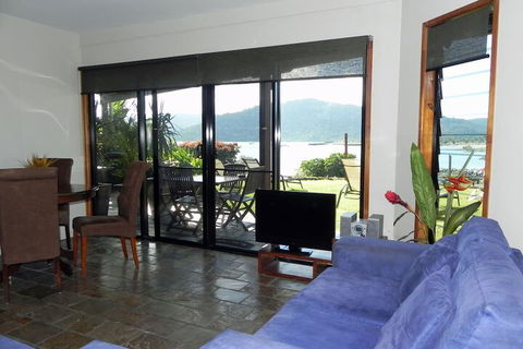 Airlie Waterfront Bed & Breakfast - Accommodation Bookings 2