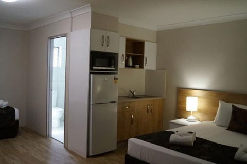 Castle Crest Motel - Accommodation Bookings 4
