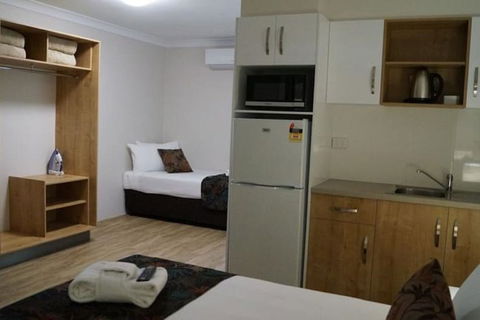 Castle Crest Motel - Accommodation Bookings 5
