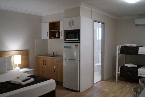 Castle Crest Motel - Accommodation Bookings 3