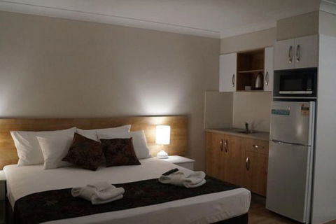 Castle Crest Motel - Accommodation Bookings 6