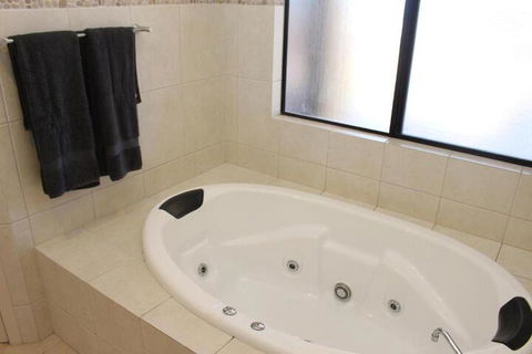 The Lighthouse Beachfront Accommodation - Accommodation Bookings 3