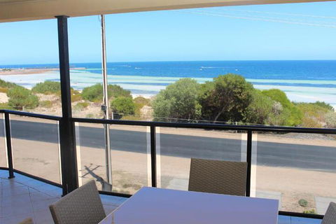 The Lighthouse Beachfront Accommodation - Accommodation Bookings 4