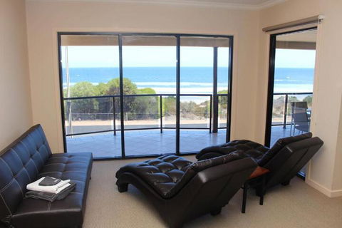 The Lighthouse Beachfront Accommodation - Accommodation Bookings 2