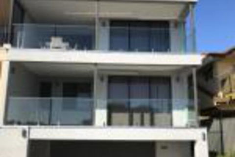 The Lighthouse Beachfront Accommodation - Accommodation Bookings 0