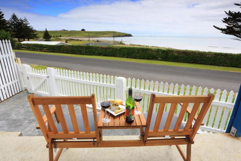 At The Beach & Not Quite At The Beach Holiday Cottages Stanley - Accommodation Bookings 6