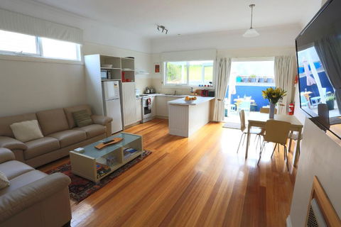 At The Beach & Not Quite At The Beach Holiday Cottages Stanley - Accommodation Bookings 5