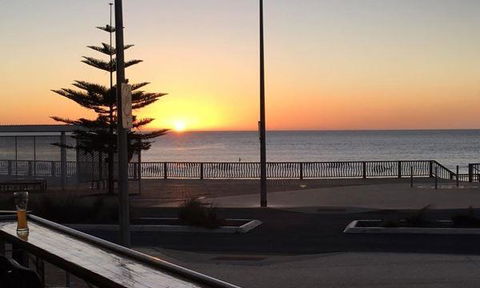 NINE 50 Restaurant & Bar - Accommodation Bookings 4