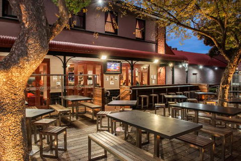 Kelly's Hotel - Accommodation Bookings 0