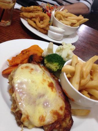 Commercial Hotel - Accommodation Bookings 0