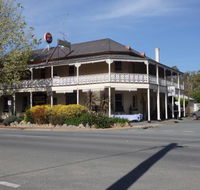 Seven Creeks Hotel - Accommodation Bookings