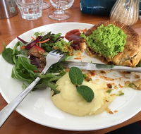Lake Edge Cafe