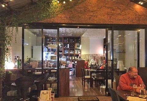 Flaming Bull Bar & Grill - Accommodation Bookings 1