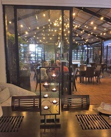 Flaming Bull Bar & Grill - Accommodation Bookings 7