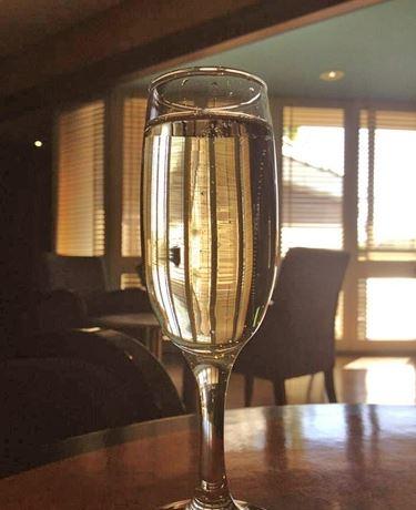 Flaming Bull Bar & Grill - Accommodation Bookings 8