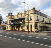 Horse and Jockey Hotel - Accommodation Bookings