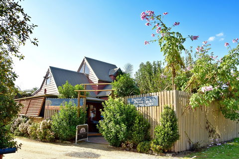Blue Earth Cafe - Accommodation Bookings 2