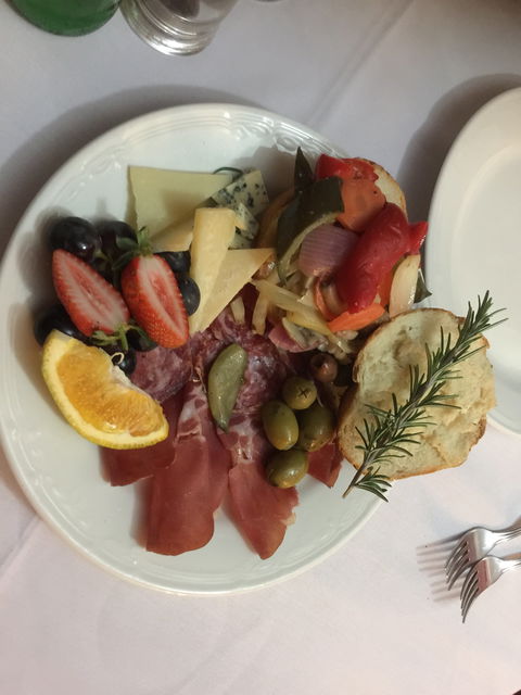 Anna's Restaurant - Accommodation Bookings 4