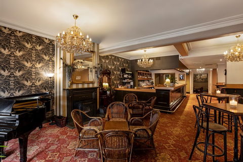 The Orient Bar & Dining Room - Accommodation Bookings 0