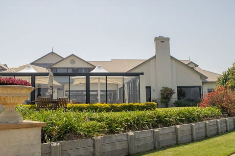 Harrigans Irish Pub And  Harrington River Lodge - Accommodation Bookings 0