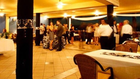 La Beach Restaurant - Accommodation Bookings 2