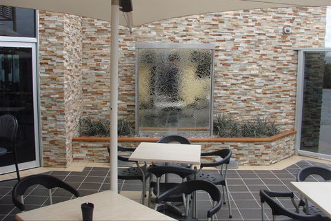 Mulga Hill Tavern - Accommodation Bookings 2