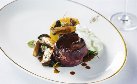 SJ's Brasserie - Accommodation Bookings 3