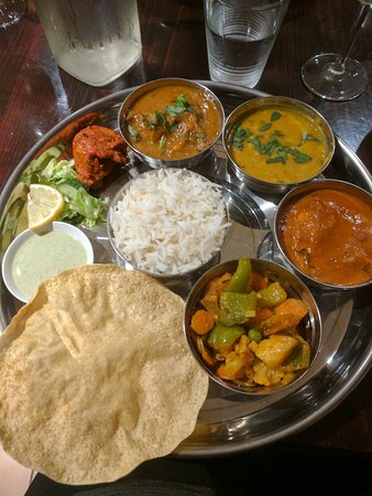 Olive Green Kitchen - Accommodation Bookings 0
