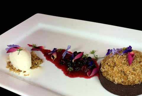 Vines Restaurant At Hollydene Estate - Accommodation Bookings 14