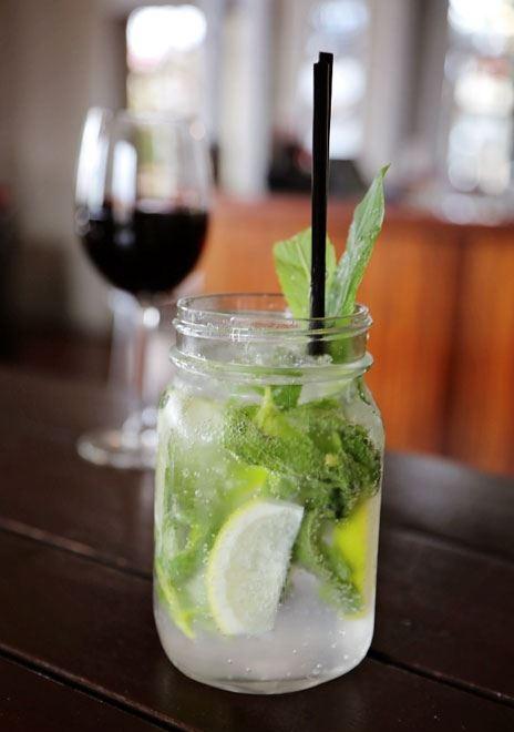 Tradewinds Bar & Bistro - Accommodation Bookings 6