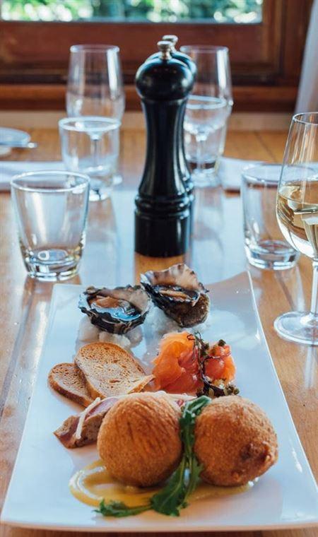 Hallams Waterfront Seafood Restaurant - Accommodation Bookings 4
