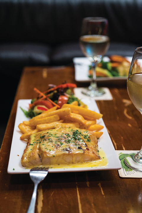 Dolly’s Bar & The Hibiscus Tavern - Accommodation Bookings 0