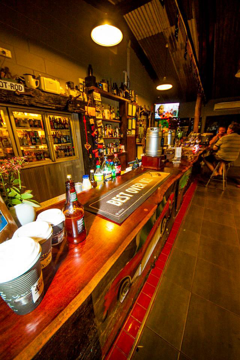 Emerald Springs Roadhouse - Accommodation Bookings 3