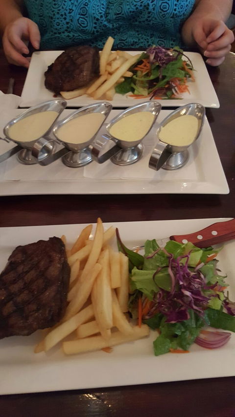 The Arch Rival Bar & Grill - Accommodation Bookings 6