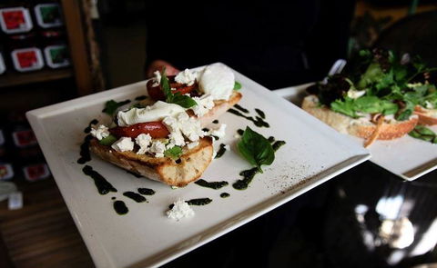Worn-Out-Wares Cafe - Accommodation Bookings 11