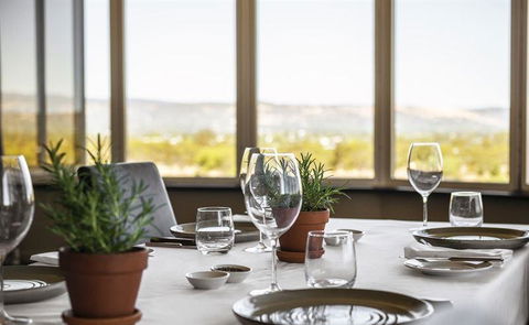 Skyline Restaurant - Accommodation Bookings 6