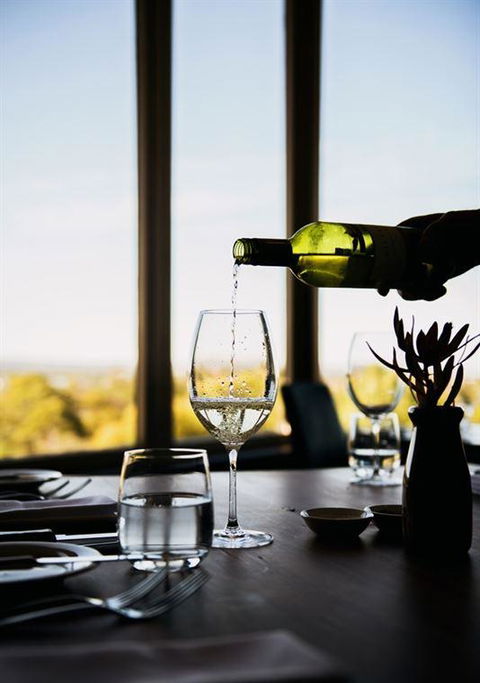 Skyline Restaurant - Accommodation Bookings 8