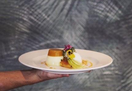 Manhattan Restaurant - Accommodation Bookings 24