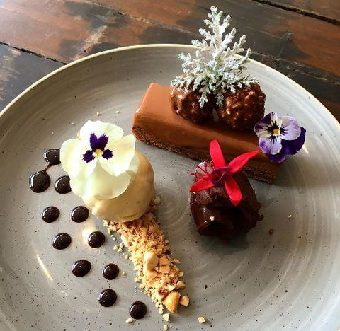 Manhattan Restaurant - Accommodation Bookings 7