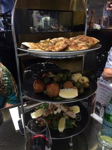 Gallery One - Accommodation Bookings 6