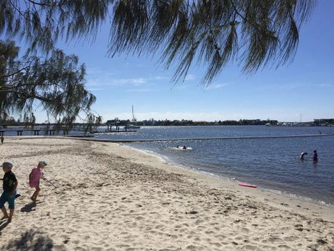 Cafe 7 Paradise Point - Accommodation Bookings 0