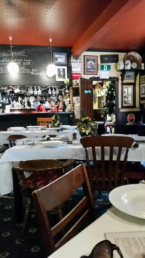 Fox And Hound - Accommodation Bookings 3